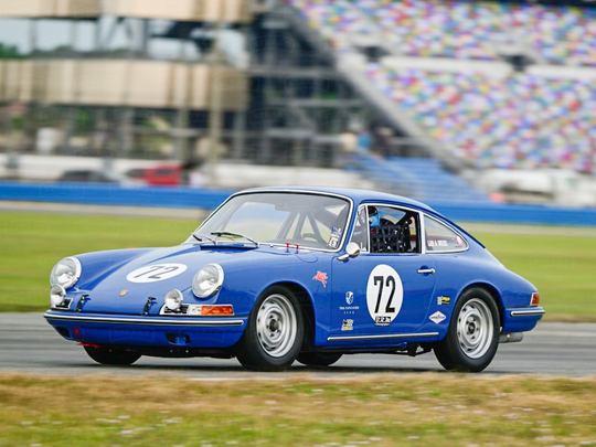 Drive Straat - 1966 Porsche 911 Golf Blue 303890 - Track