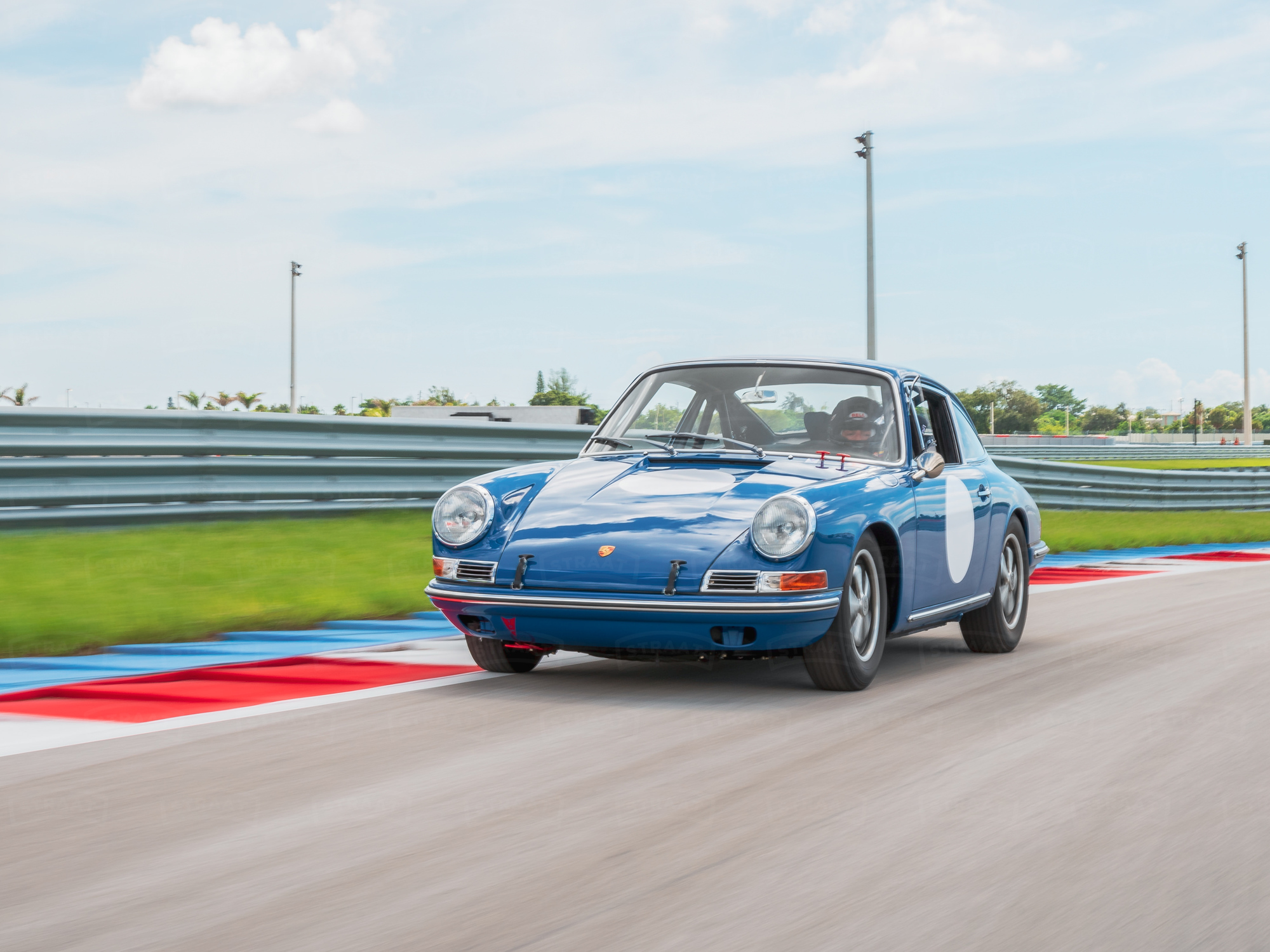 Drive Straat - 1966 Porsche 911 Golf Blue 303890 - Track