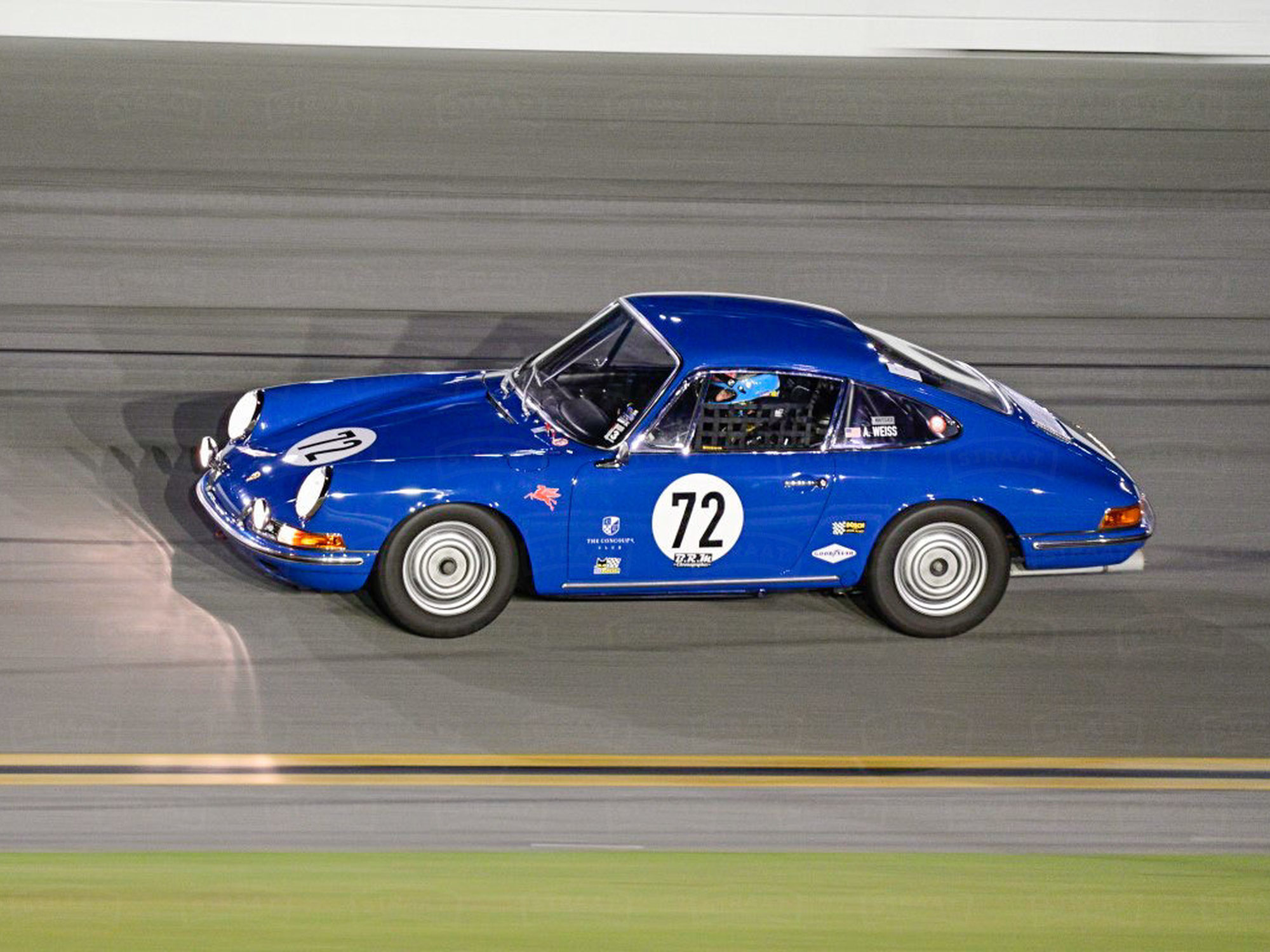 Drive Straat - 1966 Porsche 911 Golf Blue 303890 - Track