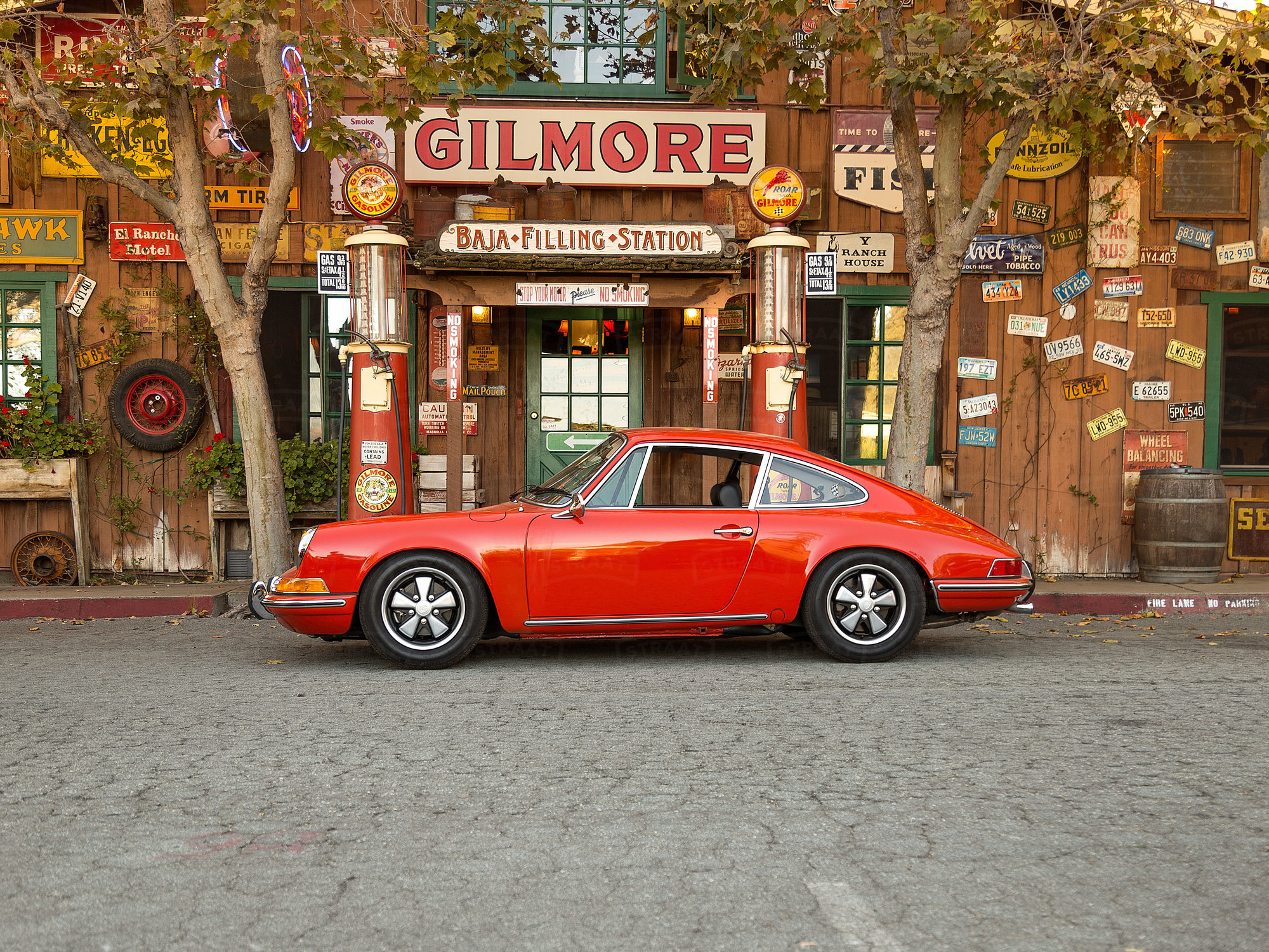 This 1970  911 T was sold at Bonhams Scottsdale in January 2016. 