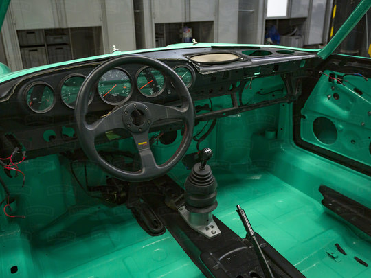 Drive Straat - 1974 Porsche 911 Carrera RS Green 9114600994 - Restoration - Assambly