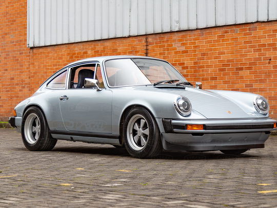 Drive Straat - 1974 Porsche 911 SC Polar Silver 9114103164 - Finished - Outdoors