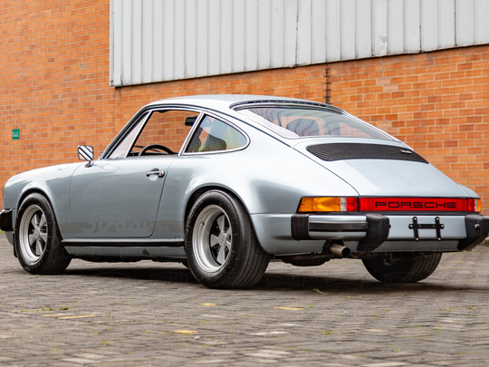 Drive Straat - 1974 Porsche 911 SC Polar Silver 9114103164 - Finished - Outdoors