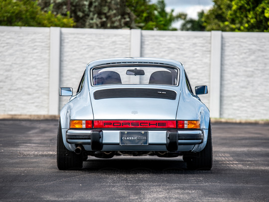 Drive Straat - 1974 Porsche 911 SC Polar Silver 9114103164 - Outdoors Miami