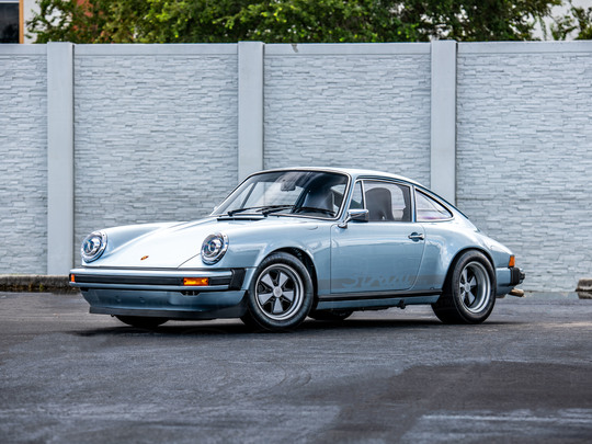 Drive Straat - 1974 Porsche 911 SC Polar Silver 9114103164 - Outdoors Miami