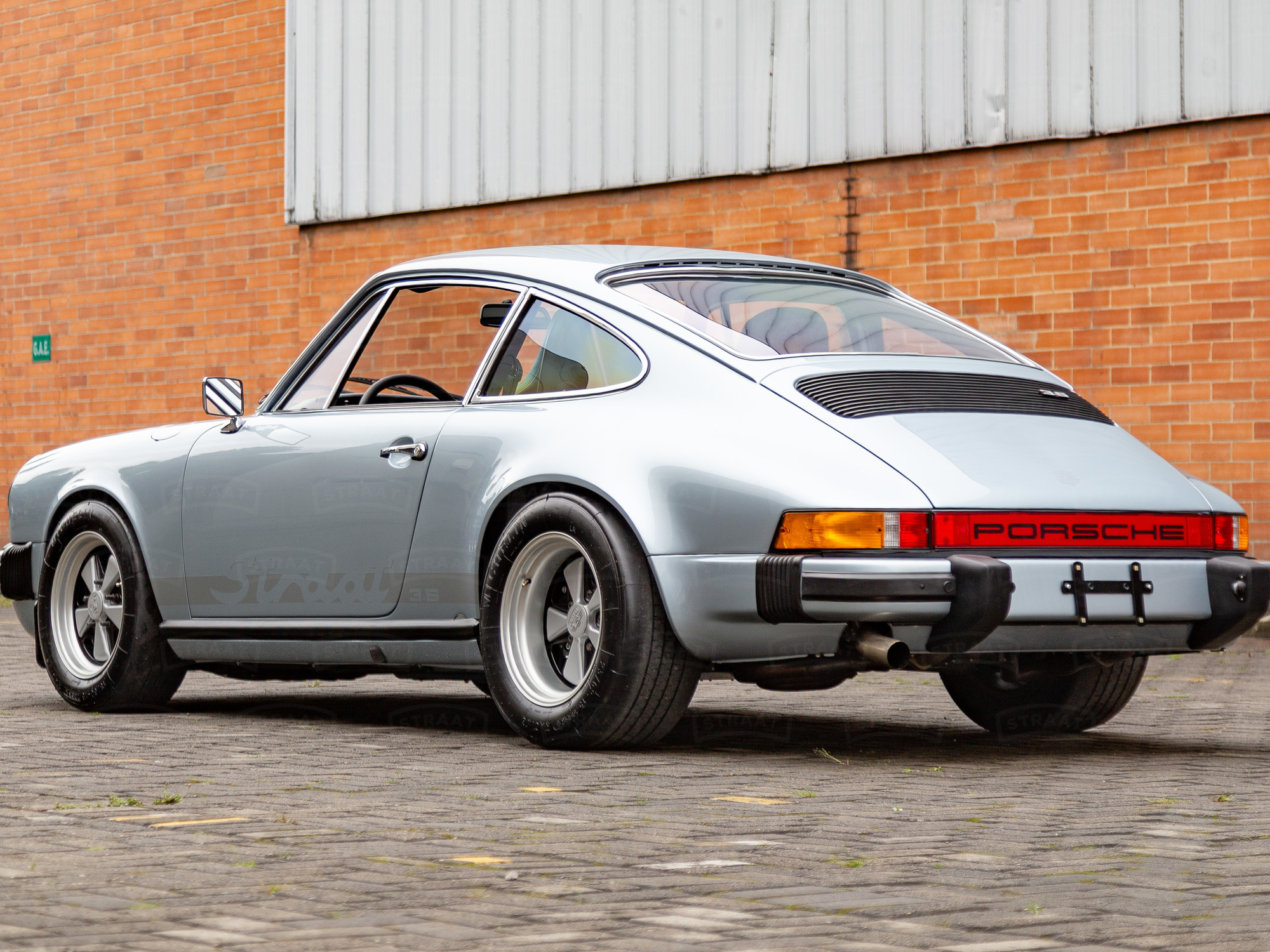 Drive Straat - 1974 Porsche 911 SC Polar Silver 9114103164 - Finished - Outdoors