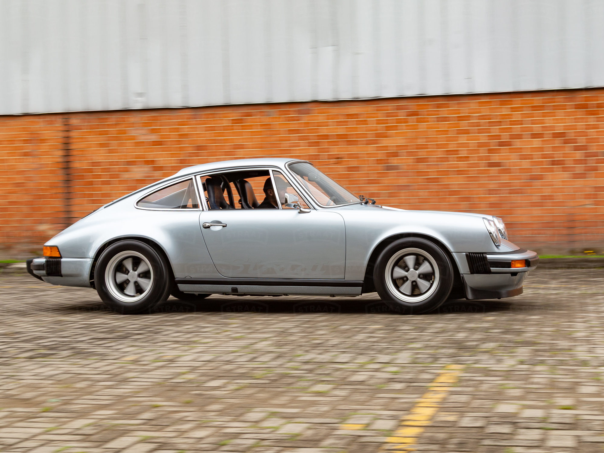 Drive Straat - 1974 Porsche 911 SC Polar Silver 9114103164 - Finished - Outdoors