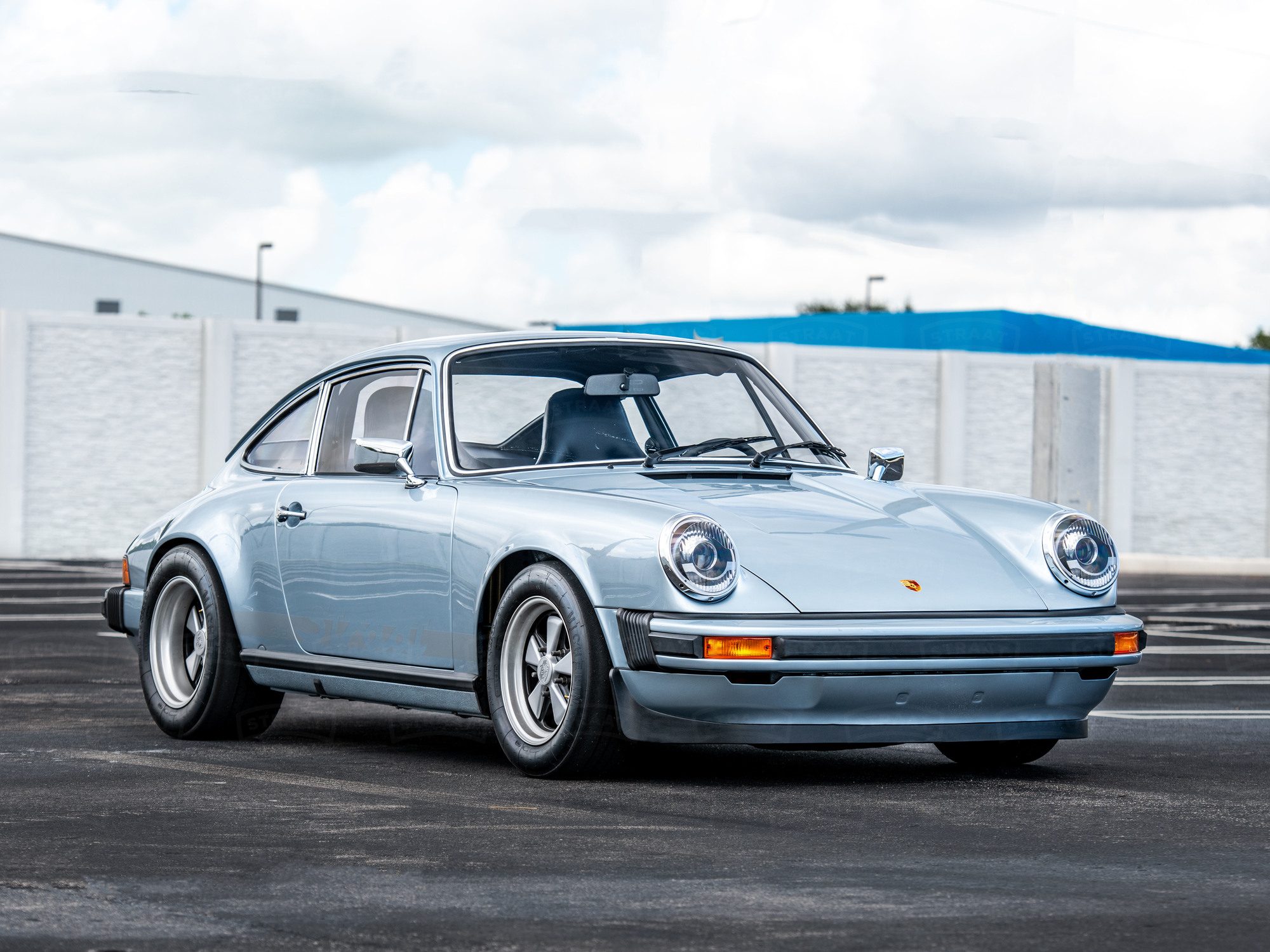 Drive Straat - 1974 Porsche 911 SC Polar Silver 9114103164 - Outdoors Miami