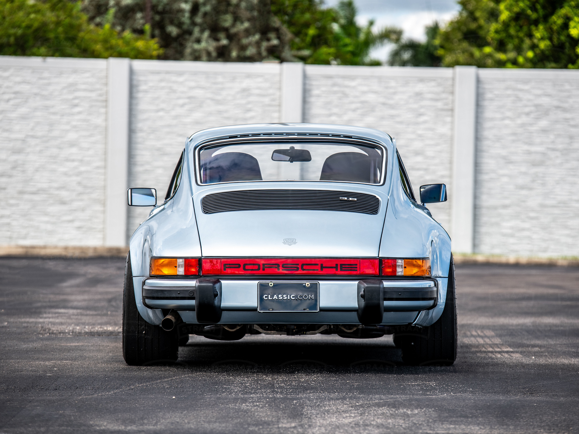 Drive Straat - 1974 Porsche 911 SC Polar Silver 9114103164 - Outdoors Miami